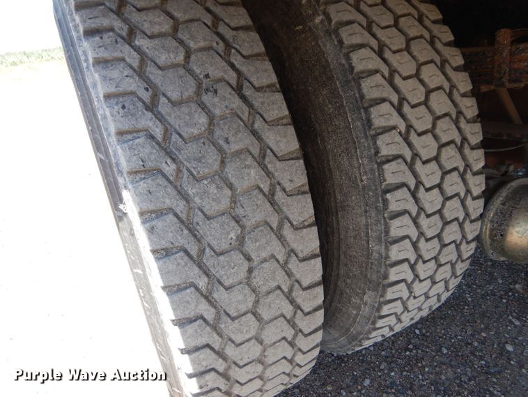 image for item LP9471 2007 International 4300  chipper truck