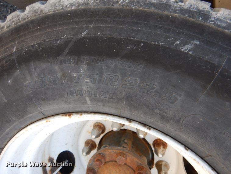 image for item LP9471 2007 International 4300  chipper truck