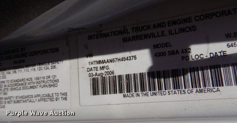 image for item LP9471 2007 International 4300  chipper truck