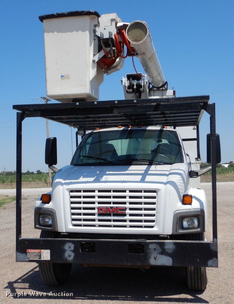 image for item LP9473 2007 GMC C7500  forestry bucket truck