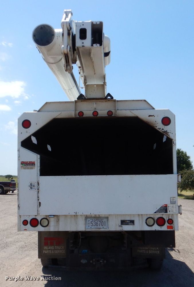 image for item LP9473 2007 GMC C7500  forestry bucket truck