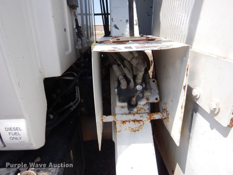 image for item LP9473 2007 GMC C7500  forestry bucket truck