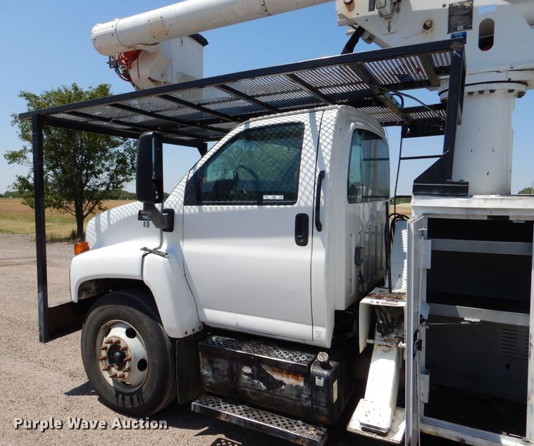 image for item LP9473 2007 GMC C7500  forestry bucket truck