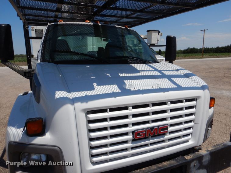 image for item LP9473 2007 GMC C7500  forestry bucket truck