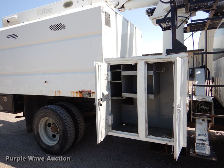 image for item LP9473 2007 GMC C7500  forestry bucket truck