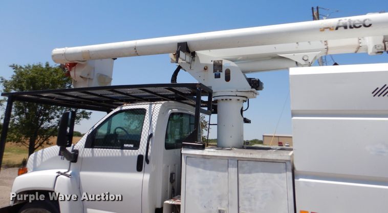 image for item LP9473 2007 GMC C7500  forestry bucket truck