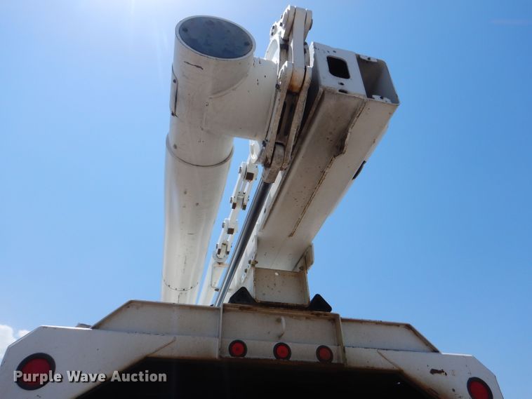 image for item LP9473 2007 GMC C7500  forestry bucket truck