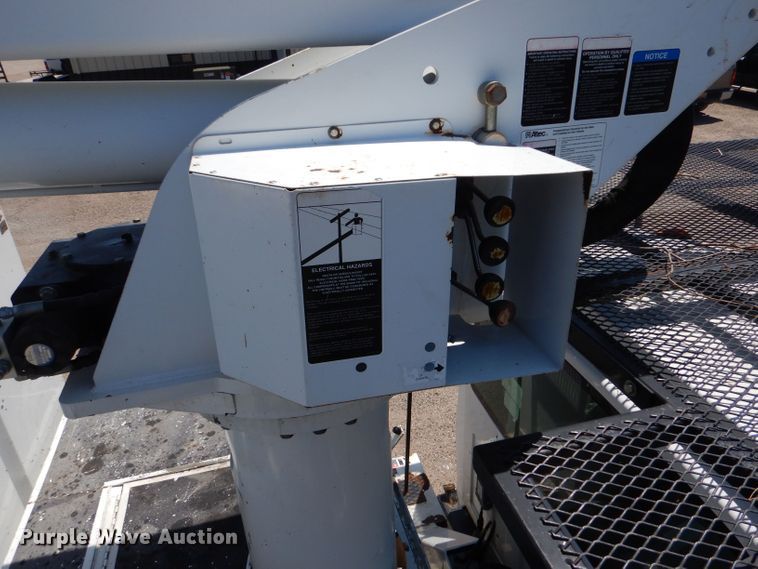 image for item LP9473 2007 GMC C7500  forestry bucket truck