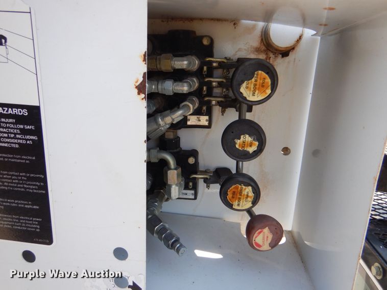 image for item LP9473 2007 GMC C7500  forestry bucket truck