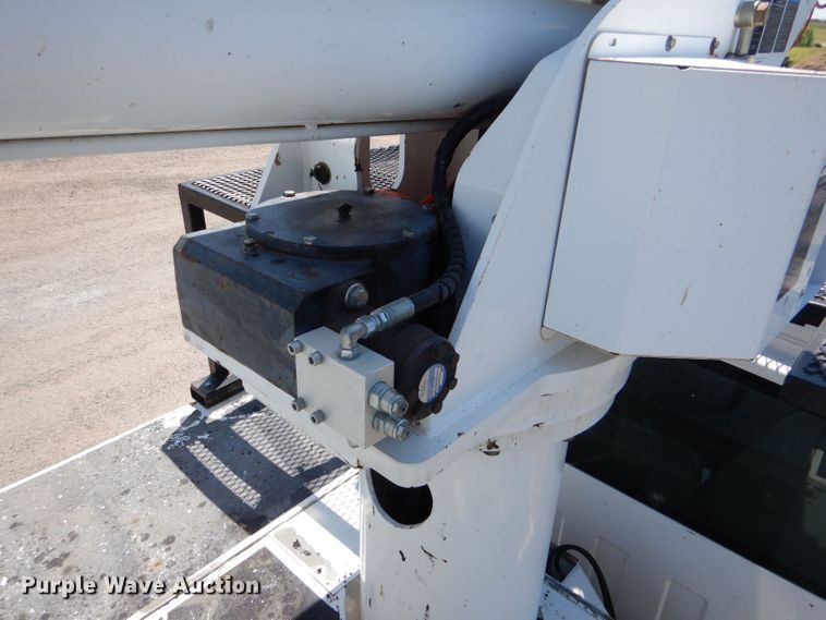 image for item LP9473 2007 GMC C7500  forestry bucket truck