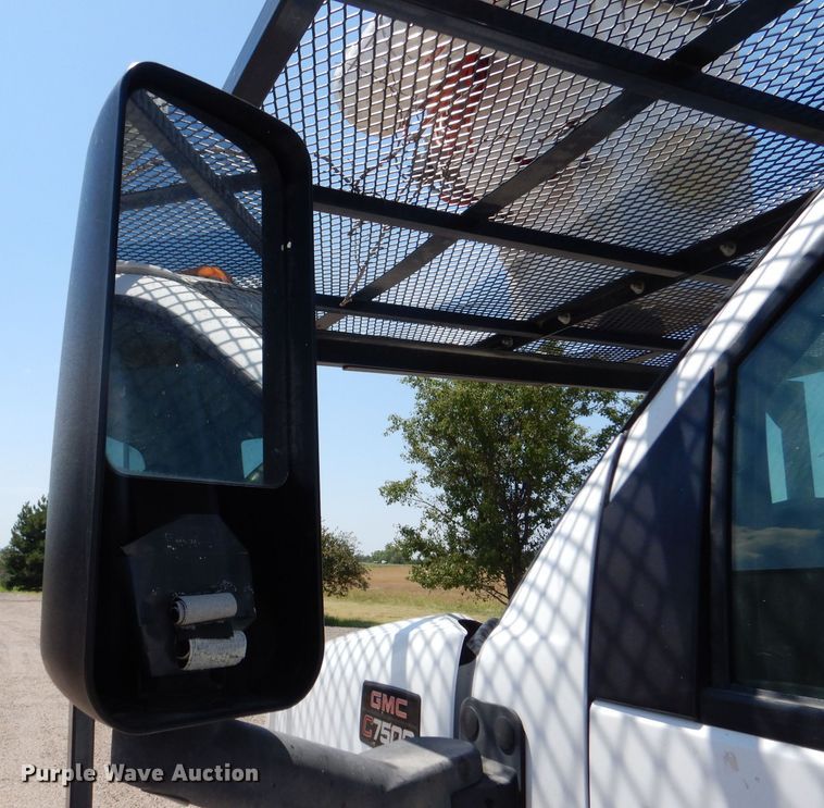 image for item LP9473 2007 GMC C7500  forestry bucket truck