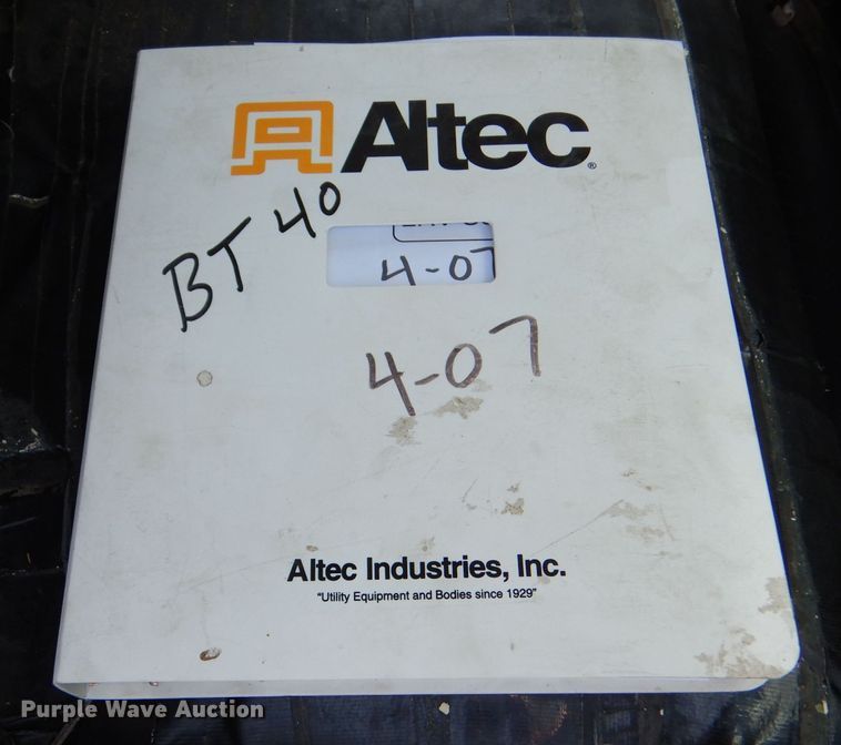 image for item LP9473 2007 GMC C7500  forestry bucket truck