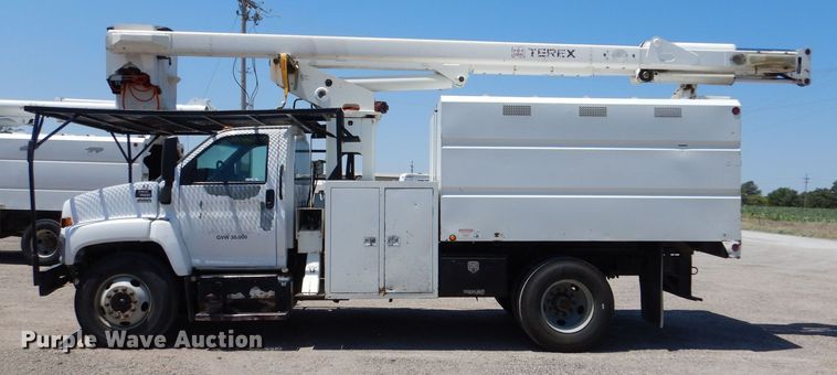image for item LP9474 2007 GMC C7500  forestry bucket truck