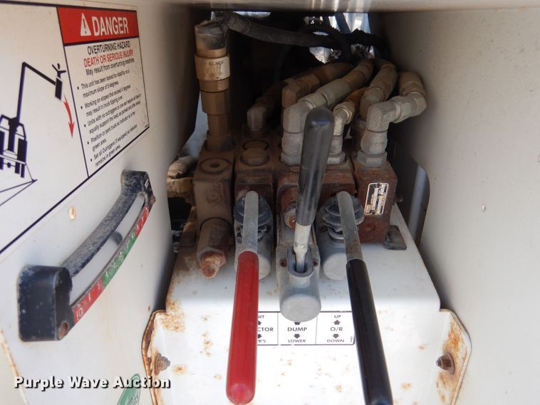 image for item LP9474 2007 GMC C7500  forestry bucket truck