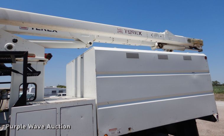 image for item LP9474 2007 GMC C7500  forestry bucket truck