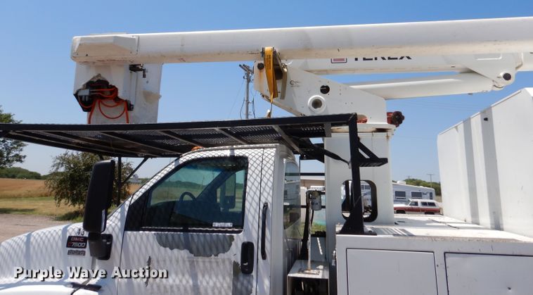 image for item LP9474 2007 GMC C7500  forestry bucket truck