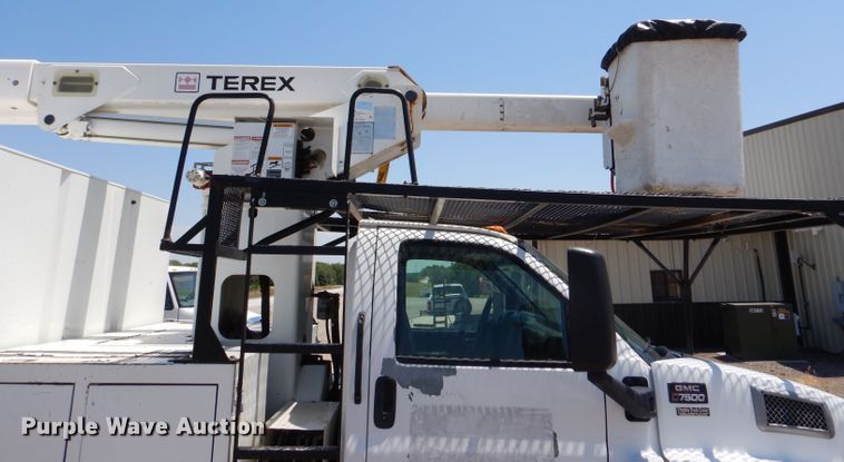 image for item LP9474 2007 GMC C7500  forestry bucket truck