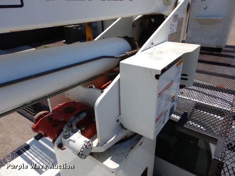 image for item LP9474 2007 GMC C7500  forestry bucket truck