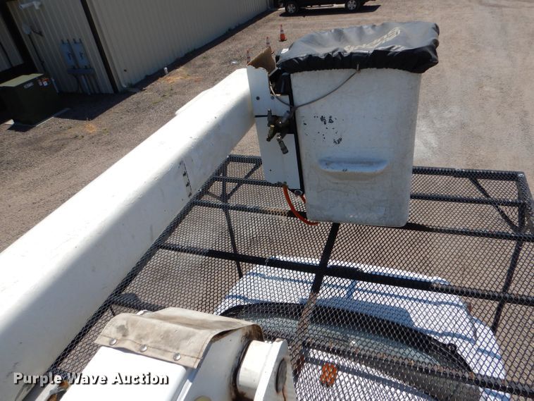 image for item LP9474 2007 GMC C7500  forestry bucket truck