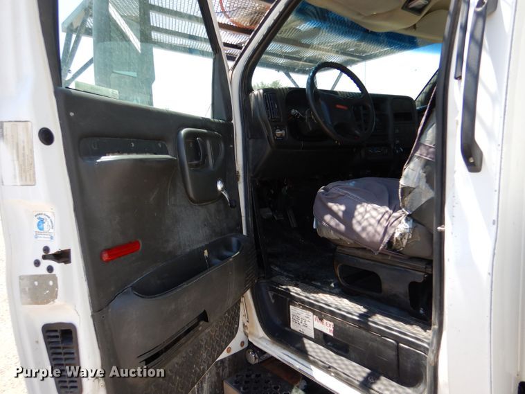 image for item LP9474 2007 GMC C7500  forestry bucket truck