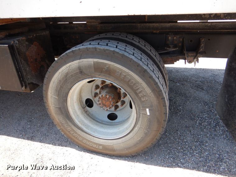 image for item LP9474 2007 GMC C7500  forestry bucket truck