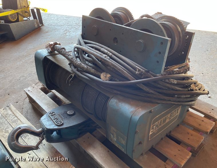 image for item LP9486 2012 Shaw-box LiftTech  hoist