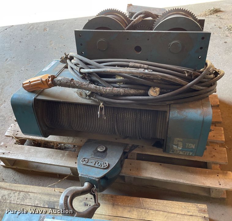 image for item LP9486 2012 Shaw-box LiftTech  hoist