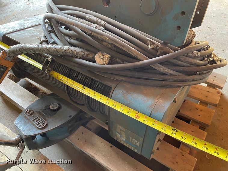 image for item LP9486 2012 Shaw-box LiftTech  hoist