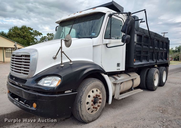 image for item LU9188 2005 Freightliner Columbia 112  dump truck