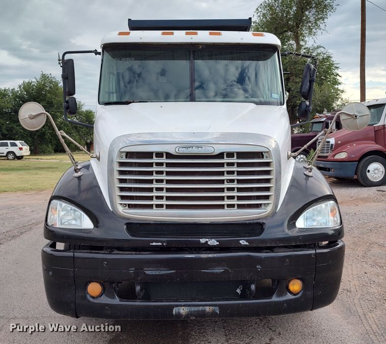 image for item LU9188 2005 Freightliner Columbia 112  dump truck