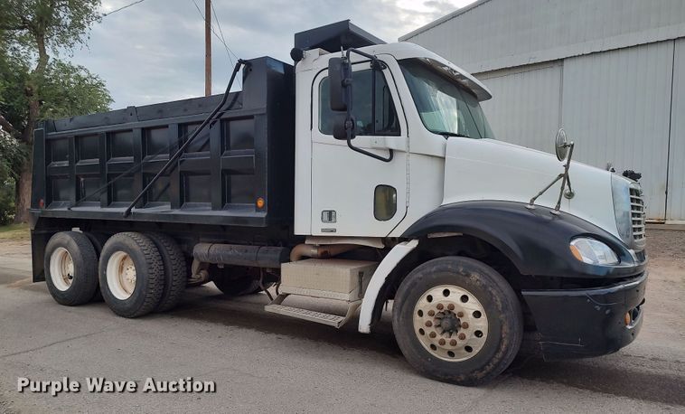 image for item LU9188 2005 Freightliner Columbia 112  dump truck