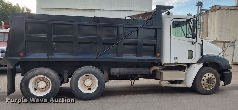 image for item LU9188 2005 Freightliner Columbia 112  dump truck