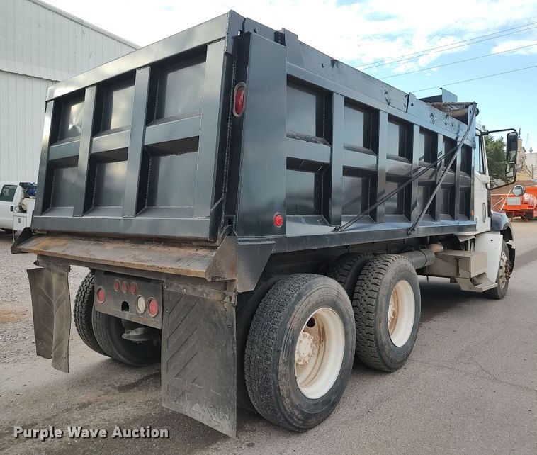 image for item LU9188 2005 Freightliner Columbia 112  dump truck