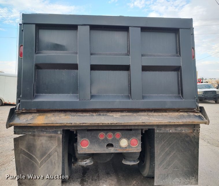 image for item LU9188 2005 Freightliner Columbia 112  dump truck