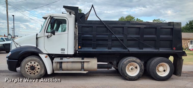 image for item LU9188 2005 Freightliner Columbia 112  dump truck