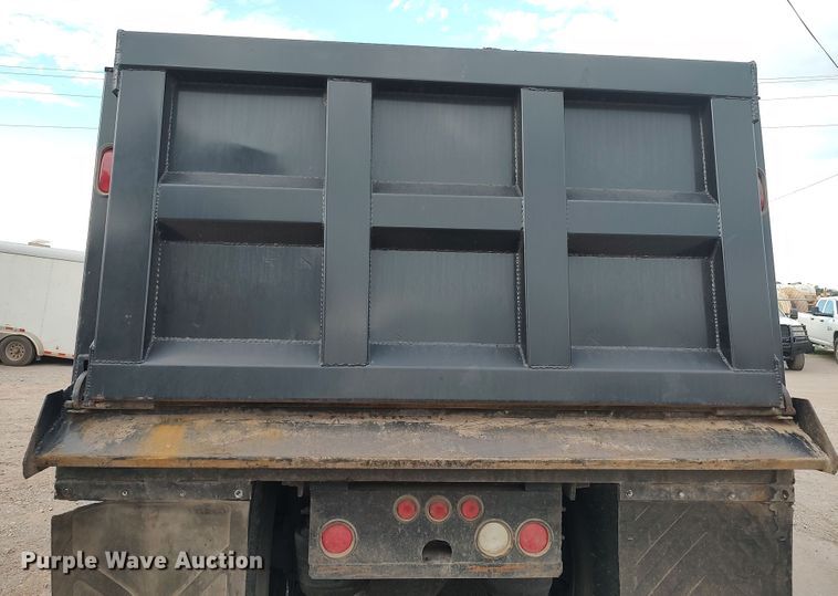 image for item LU9188 2005 Freightliner Columbia 112  dump truck