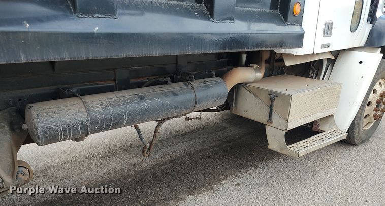 image for item LU9188 2005 Freightliner Columbia 112  dump truck