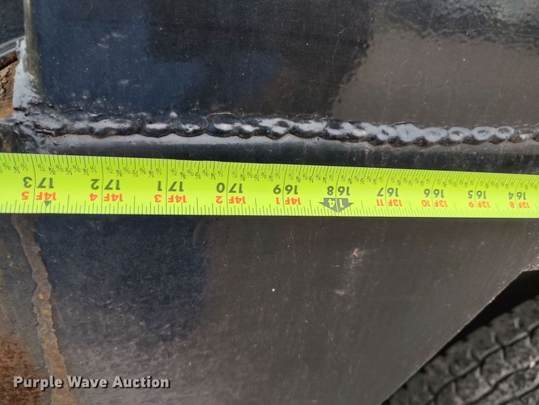 image for item LU9188 2005 Freightliner Columbia 112  dump truck