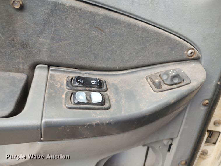 image for item LU9188 2005 Freightliner Columbia 112  dump truck