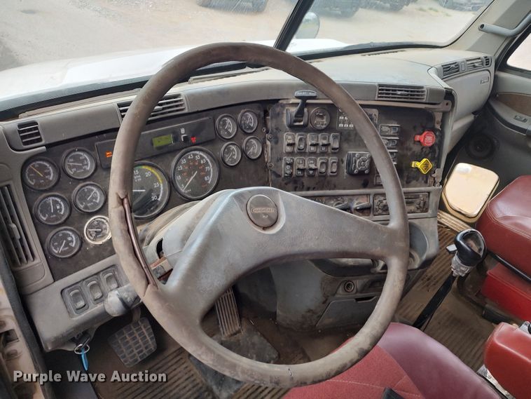 image for item LU9188 2005 Freightliner Columbia 112  dump truck