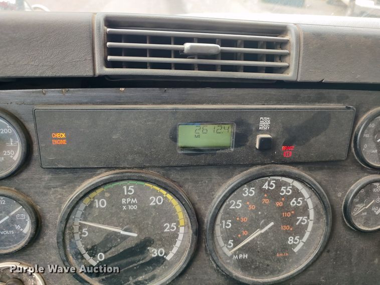 image for item LU9188 2005 Freightliner Columbia 112  dump truck