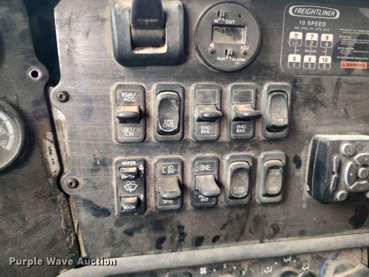 image for item LU9188 2005 Freightliner Columbia 112  dump truck