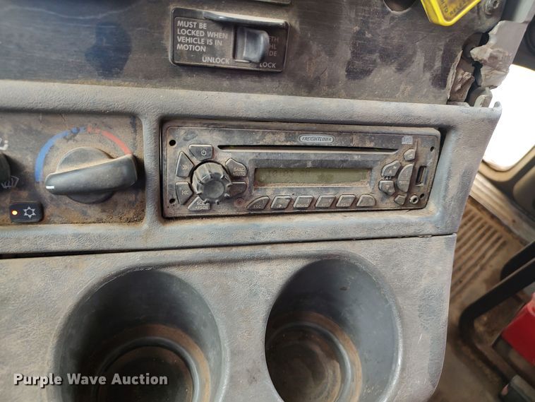 image for item LU9188 2005 Freightliner Columbia 112  dump truck