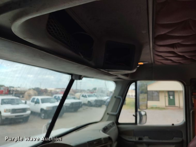 image for item LU9188 2005 Freightliner Columbia 112  dump truck