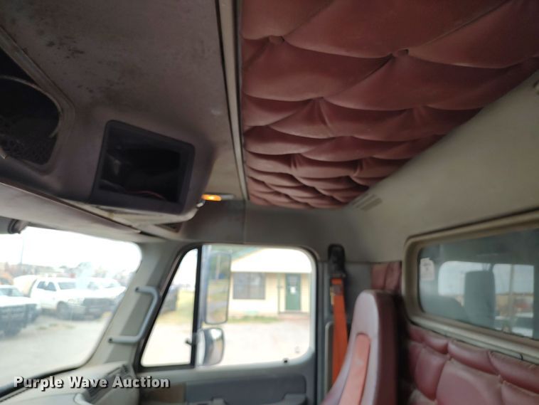 image for item LU9188 2005 Freightliner Columbia 112  dump truck