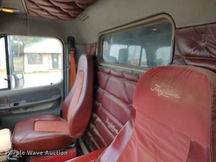 image for item LU9188 2005 Freightliner Columbia 112  dump truck