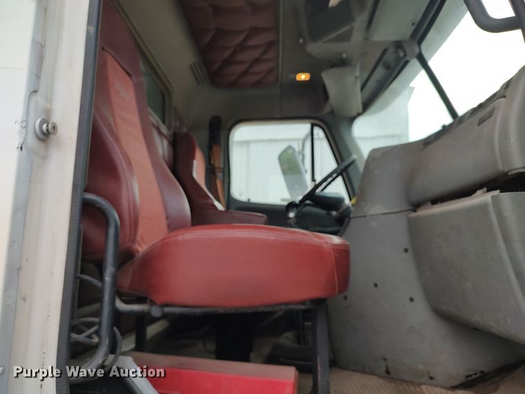 image for item LU9188 2005 Freightliner Columbia 112  dump truck