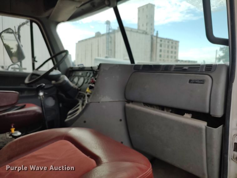 image for item LU9188 2005 Freightliner Columbia 112  dump truck