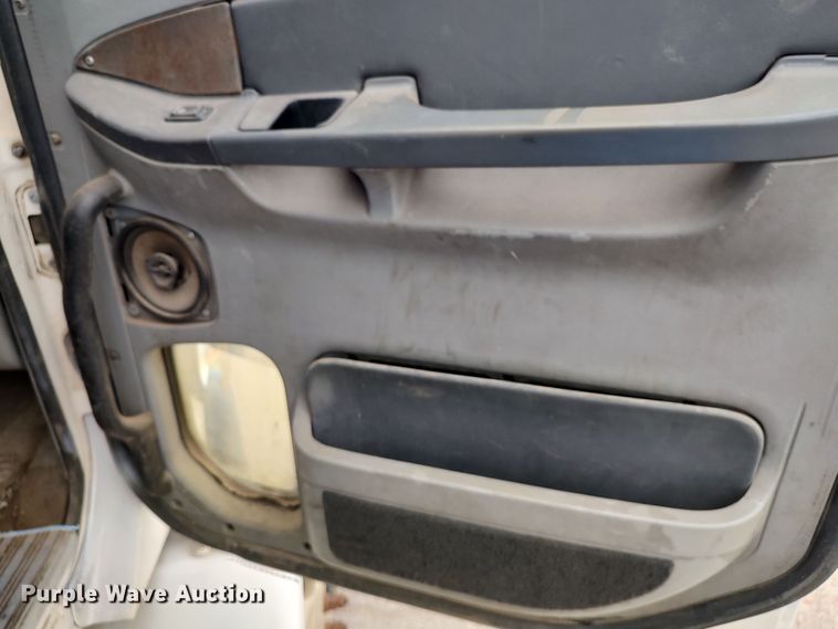 image for item LU9188 2005 Freightliner Columbia 112  dump truck