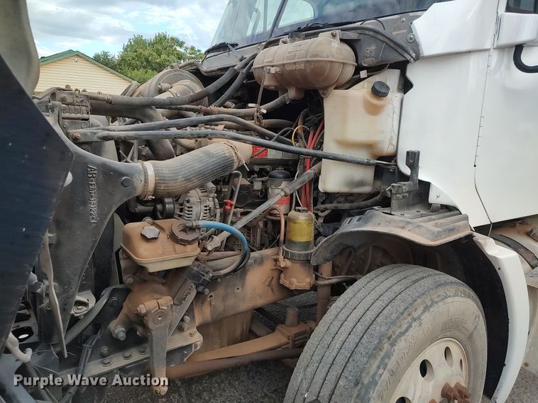 image for item LU9188 2005 Freightliner Columbia 112  dump truck